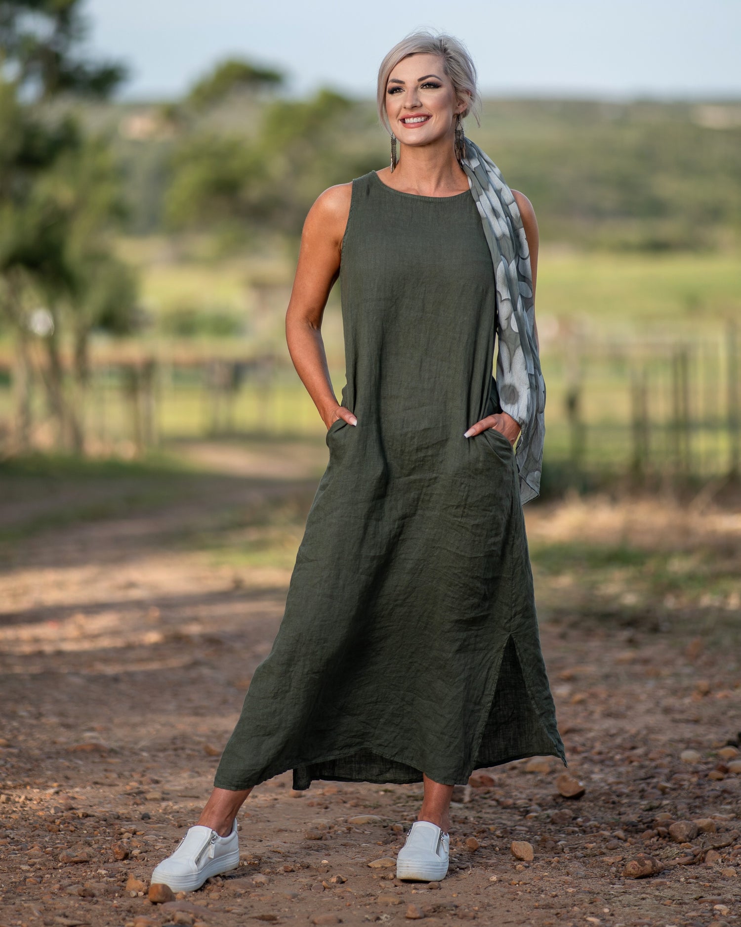 We've received many requests for our linen dresses! To start off strong this sleeveless design offers a flattering neckline that enhances your natural shape, while the breathable linen fabric ensures comfort throughout the day. With two practical side pockets, this dress combines style and functionality, making it perfect for both casual outings and chic occasions. A timeless piece that exudes relaxed sophistication